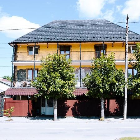 Filvarok Hotel Броды Экстерьер фото