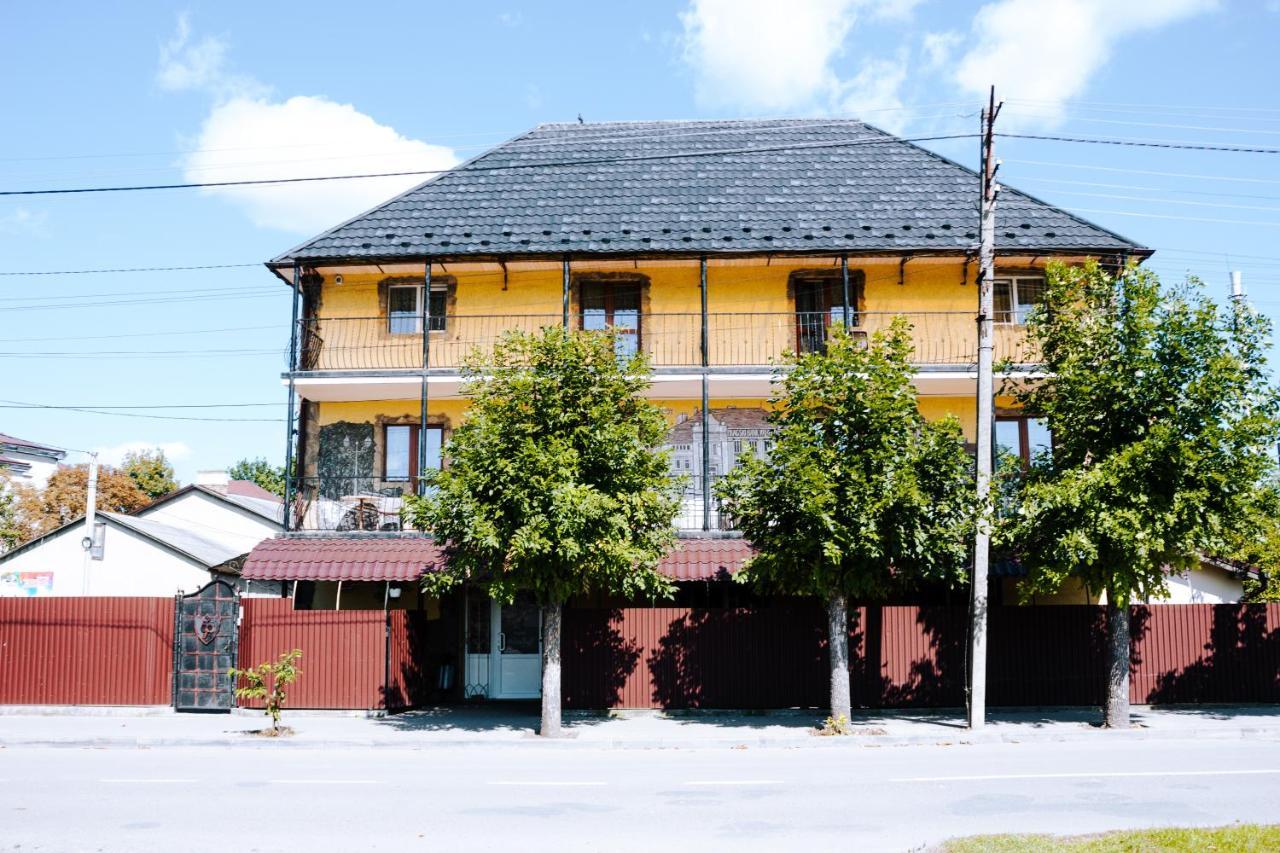 Filvarok Hotel Броды Экстерьер фото