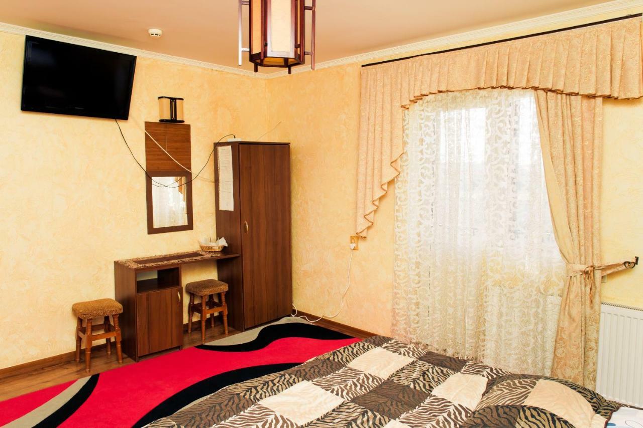 Filvarok Hotel Броды Экстерьер фото